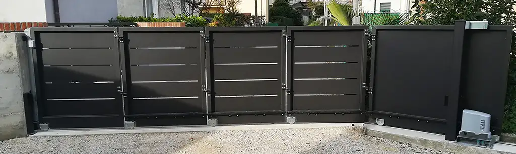 Cancello scorrevole curvo